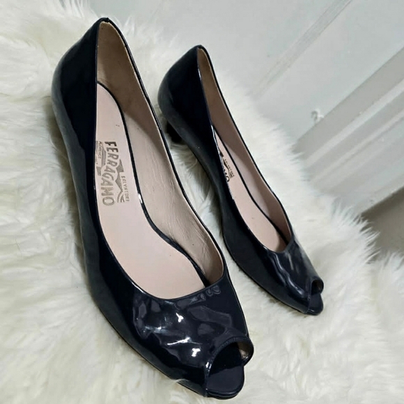 Salvatore Ferragamo Navy Blue Patent Peep-Toe Kitten Heels Size 9.5 B🌴 - Picture 3 of 10